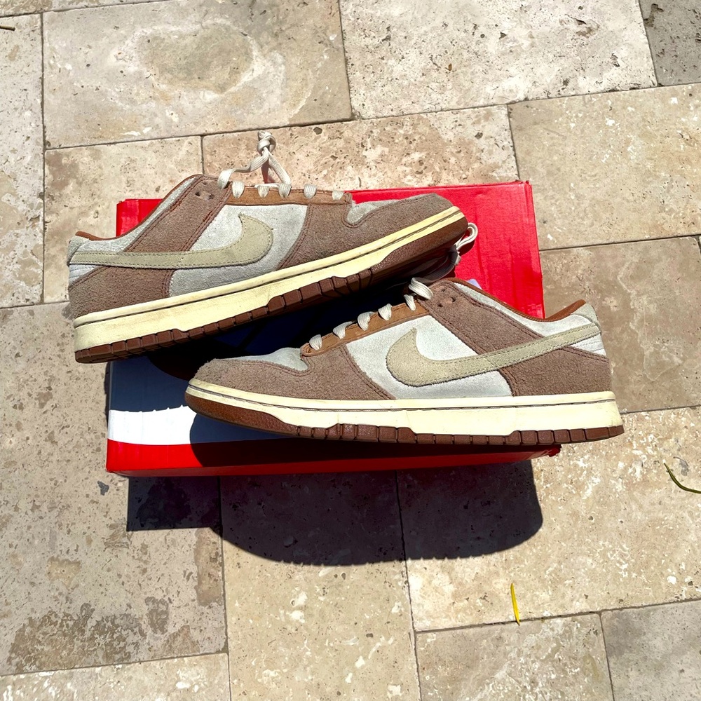 Nike Dunk Low Retro. Men’s size 9. Light brown and cream